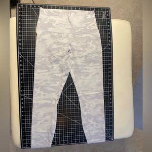 lululemon leggings - White and grey camo - 10 LARGE